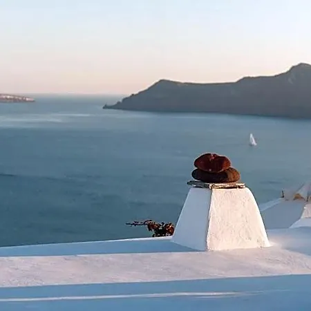 Strogili Traditional 3* Oia