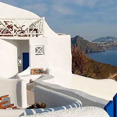 Strogili Traditional Oia